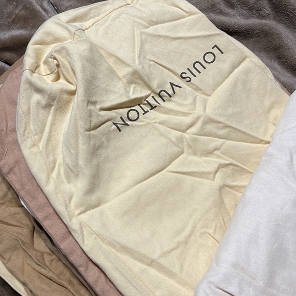 Authentic Louis Vuitton drawstring Dust bag - Picture 4 of 8